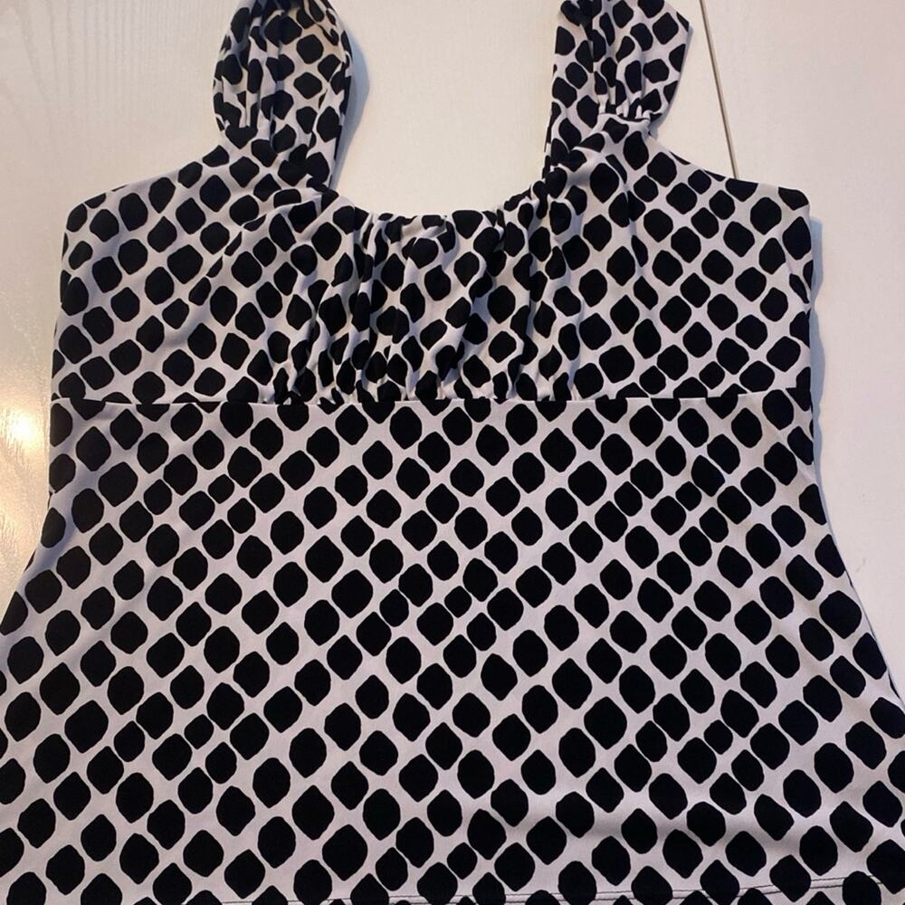 Medium White House Black Market top